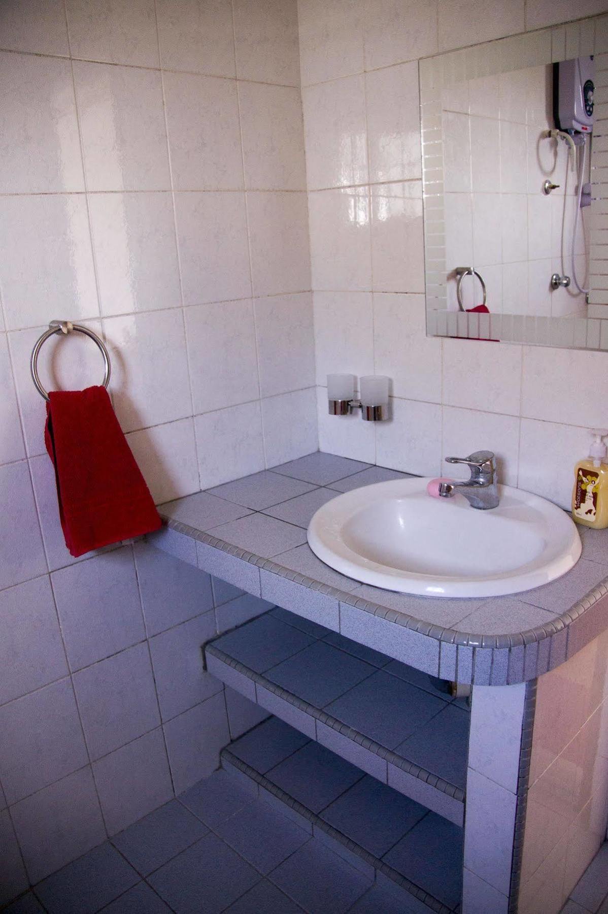 Bike And Tours Bed And Breakfast Lahad Datu Esterno foto